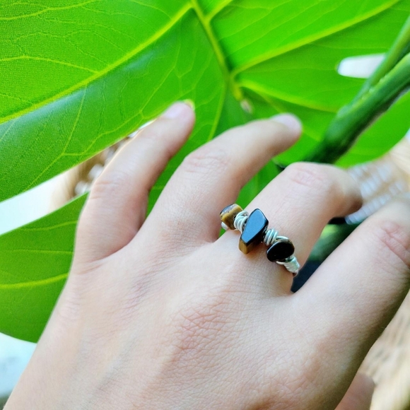 Dainty Handmade Silver Stone Wire Ring, size 6 - Picture 6 of 7